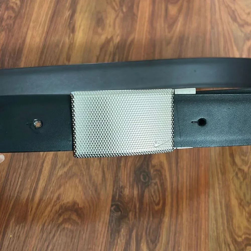 Nike reversible belt black dark brown size medium with silver buckle